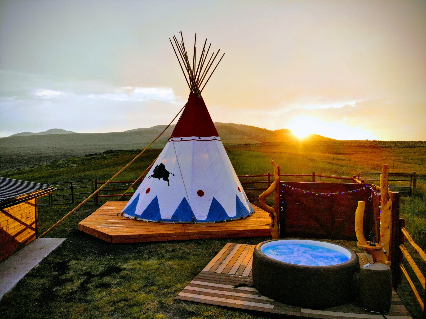 Tipi and hot tub at sunset at Two Dog Ranch